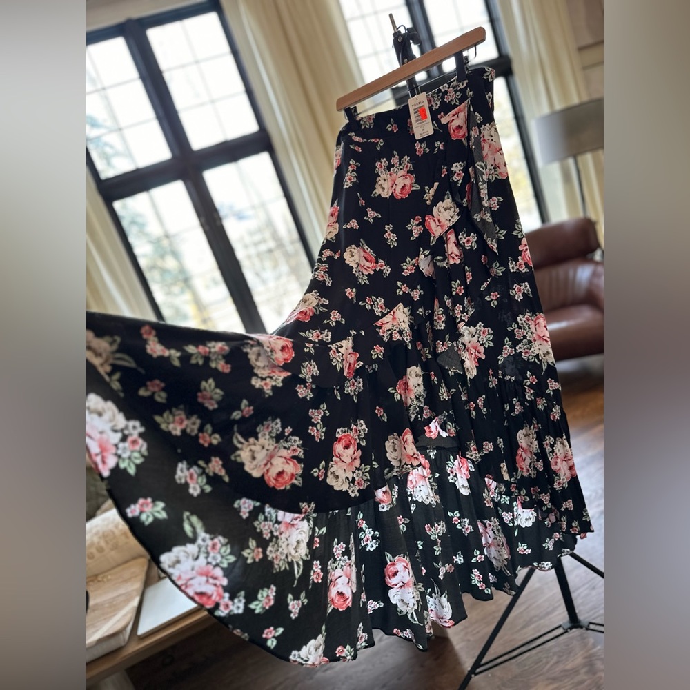 TORRID Skirt 00 NWT floral high low ruffle